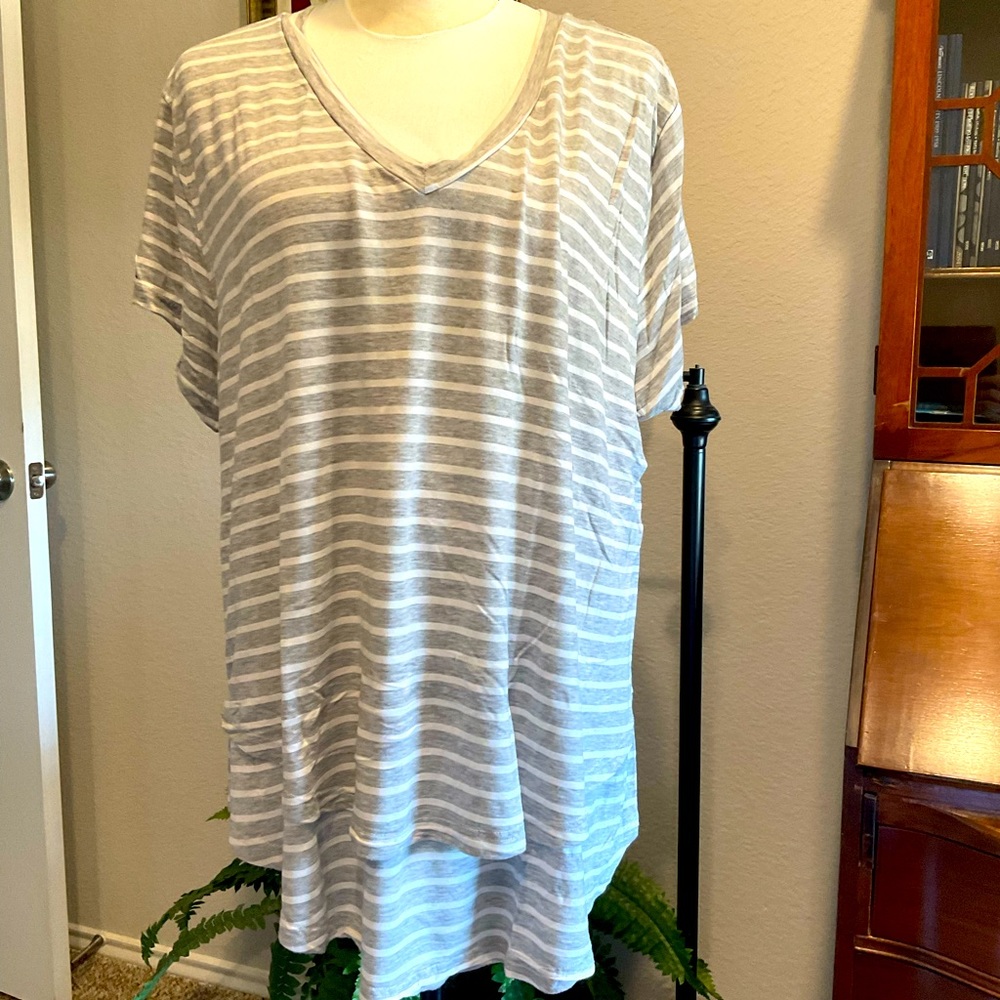 Latched Mama nursing shirt size 3X Gray an White striped
